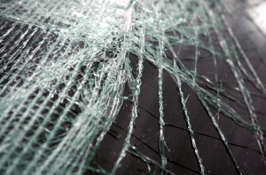 На Островном мосту столкнулись три машины: есть пострадавшие