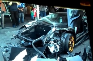Тайвань: на глазах неплательщика налогов уничтожен его суперкар Lamborghini