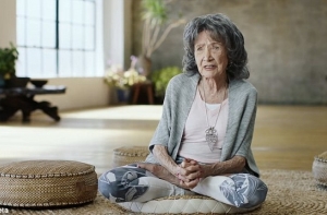 Тао Порчон-Линч, 98-летняя инструктор йоги
