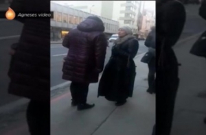 В центре Риги «гадалка» выманивает деньги проклятиями