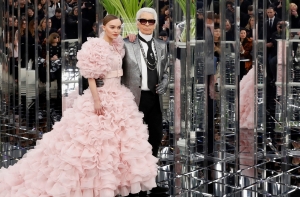 «Зазеркалье» от Chanel на Неделе высокой моды в Париже