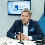 Ушаков рассказал об уборке снега в столице из кабины снегоуборочной машины