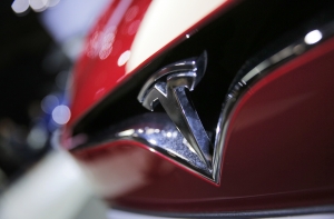 Видео дня: автопилот Tesla спас водителю жизнь в страшном ДТП