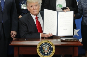 Трамп подписал указ о строительстве стены на границе с Мексикой