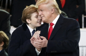 Белый дом призвал оставить в покое младшего сына Трампа