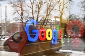 Google просит своих сотрудников вернуться в США из-за указа Трампа