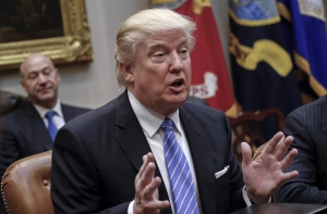 Юристы подали в суд на Трампа за получение денег от иностранных правительств