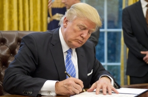 Трамп подписал указ о выходе США из Транстихоокеанского партнерства