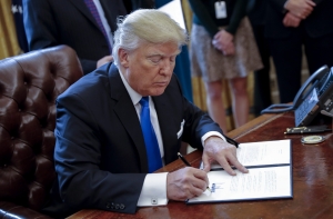 СМИ: Трамп может ввести запрет на въезд беженцев с Ближнего Востока