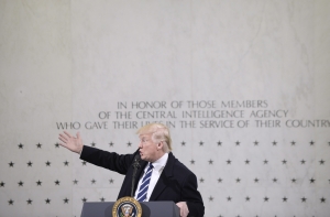 Трамп уволил генпрокурора за отказ исполнять его миграционный указ