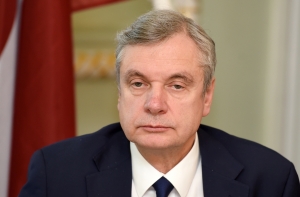 Шадурскис допустил, что уволенный ректор-иностранец сможет вернуть должность