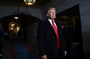 CNN: Трамп добровольно ушел с постов в более 400 компаниях