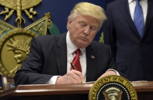 Трамп ограничил въезд мусульман в США