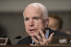 Маккейн призвал вкладывать в вооружение США миллиарды долларов