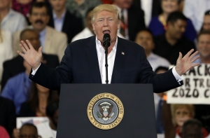 Трампа высмеяли за выдуманный теракт в Швеции