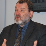 Профессор: последние 25 лет мы принимаем решения под внешним давлением