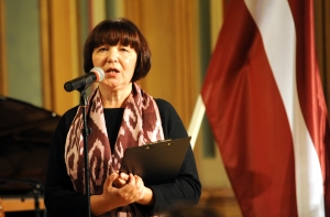 Поэтесса: под влиянием русского языка мышление латышей становится уродливым