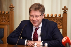 Центр госязыка снова оштрафовал Ушакова за общение на русском языке