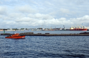 ЧП в Лиепайском порту: погиб упавший в воду член экипажа судна