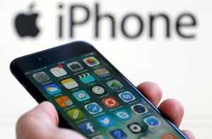 СМИ: новый iPhone будет заряжаться без проводов