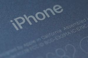 Юбилейный iPhone будет стоить более 1000 долларов из-за дисплея