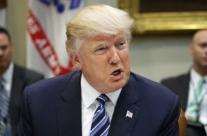Президент США назвал сенатора Маккейна лузером