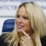 Памела Андерсон рассказала, как шили шубу для Меланьи Трамп