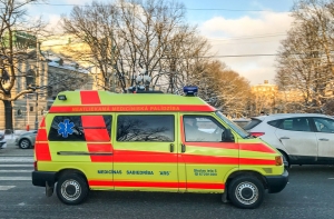 Трагедия в Даугавпилсе: с 12-этажного дома упала одна девушка