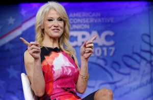 Советница Трампа объяснила раскованную позу в Белом доме