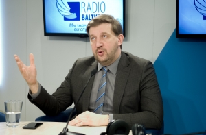 Клементьев: ремонт дорог не касается нынешних пенсий