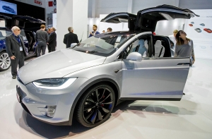 В Латвии появились первые электромобили Tesla