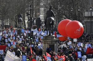 Лондон: около 250 тыс. человек протестуют против сокращений в здравоохранении