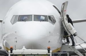 Пилот Ryanair показал происходящее в кабине во время сложной посадки