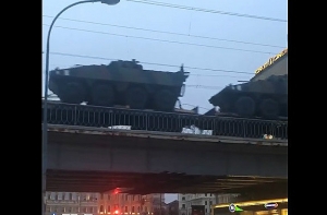 Латвийцы обеспокоены появлением военной техники НАТО в центре Риги