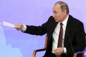 Видео недели: Путин не смог разобрать собственный почерк