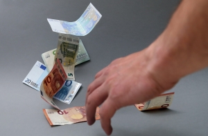Исследование: средняя зарплата в Риге составляет 936 евро