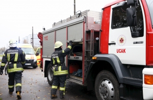 Из задымленного жилого дома в Риге спасены 13 человек