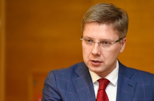 Ушаков оспорил штраф в 140 евро за общение на русском в соцсетях