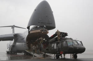 Вертолеты Blackhawk со второй попытки добрались до Латвии