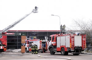 Twitter о пожаре в Jugla centrs: супермаркет Rimi откроется нескоро