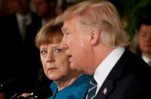 СМИ: Меркель получила от Трампа счет на 300 миллиардов за услуги НАТО