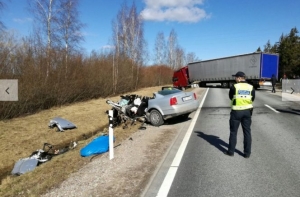 В серьезном ДТП под  Елгавой погибла молодая женщина
