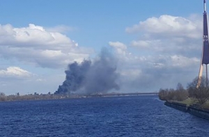 В Кенгарагсе открытым пламенем горел ангар