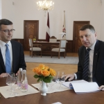 Вейонис: госструктуры не обеспечивают полноценную защиту прав детей