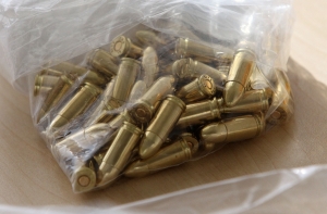 В Огре молодая девушка совершила самоубийство в тире