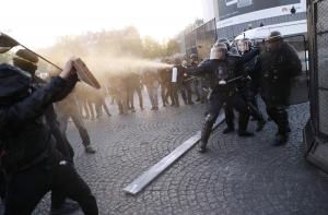 В Париже на площади Бастилии прошел марш протеста