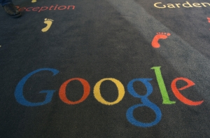 Google создал дудл в честь Беллы Ахмадулиной