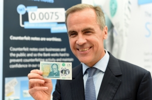 На новых купюрах номиналом £5 обнаружили грамматическую ошибку