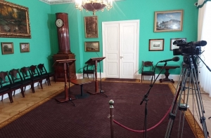 СМИ пристыдили за игнорирование брифингов Кучинскиса: порталы с котами победили?