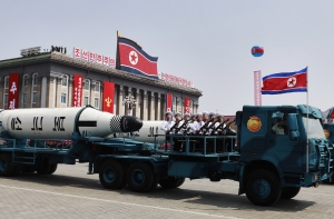 Северная Корея провела самый крупный военный парад за свою историю